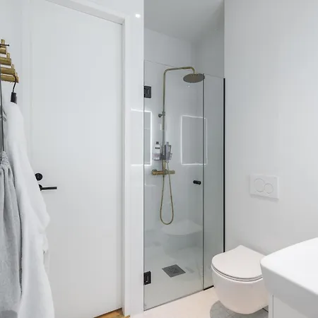 Deluxe House With Private Sauna At Kamppi Daire Helsinki